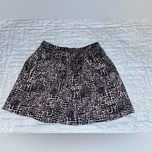 NWOT black and white print WITH POCKETS fully lined puffy miniskirt Size medium